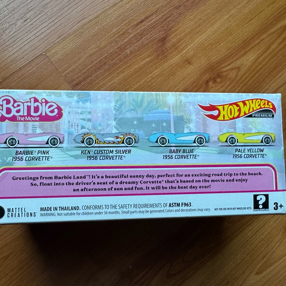 Hot Wheels Barbie The Movie 1956 Corvette Collector Set - Picture 5 of 6